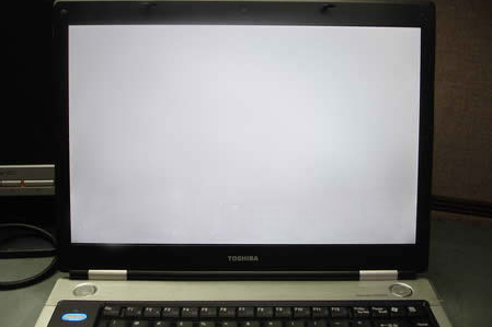 hiện tượng màn hình laptop bị trắng